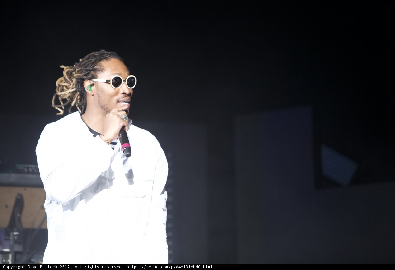 Dreadlocked Singer Rocks Coachella Crowd