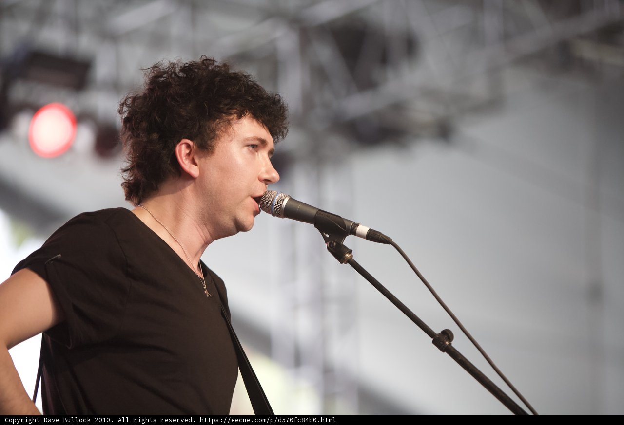 Singer Serenades the Coachella Crowd