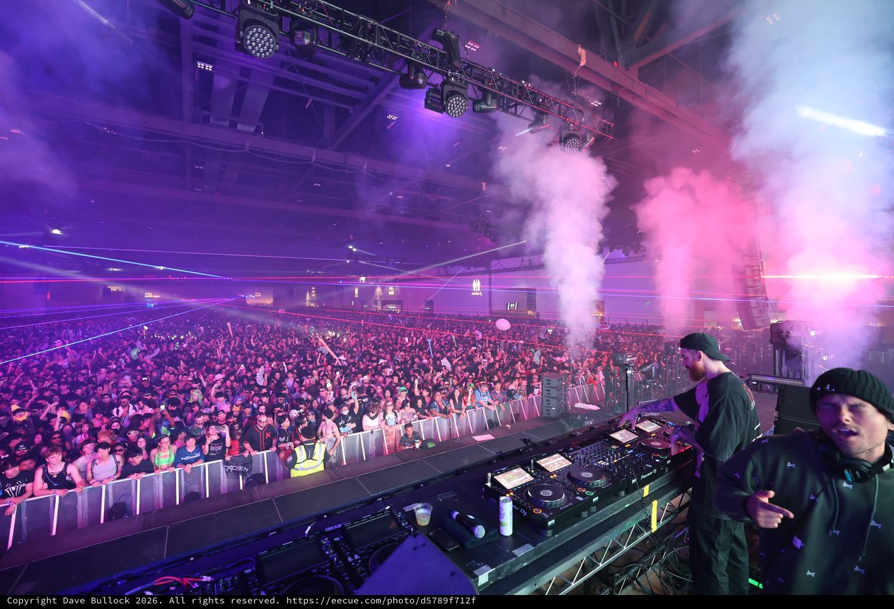 Wobbleland 2026: DJ Duo Commands Massive Indoor Crowd