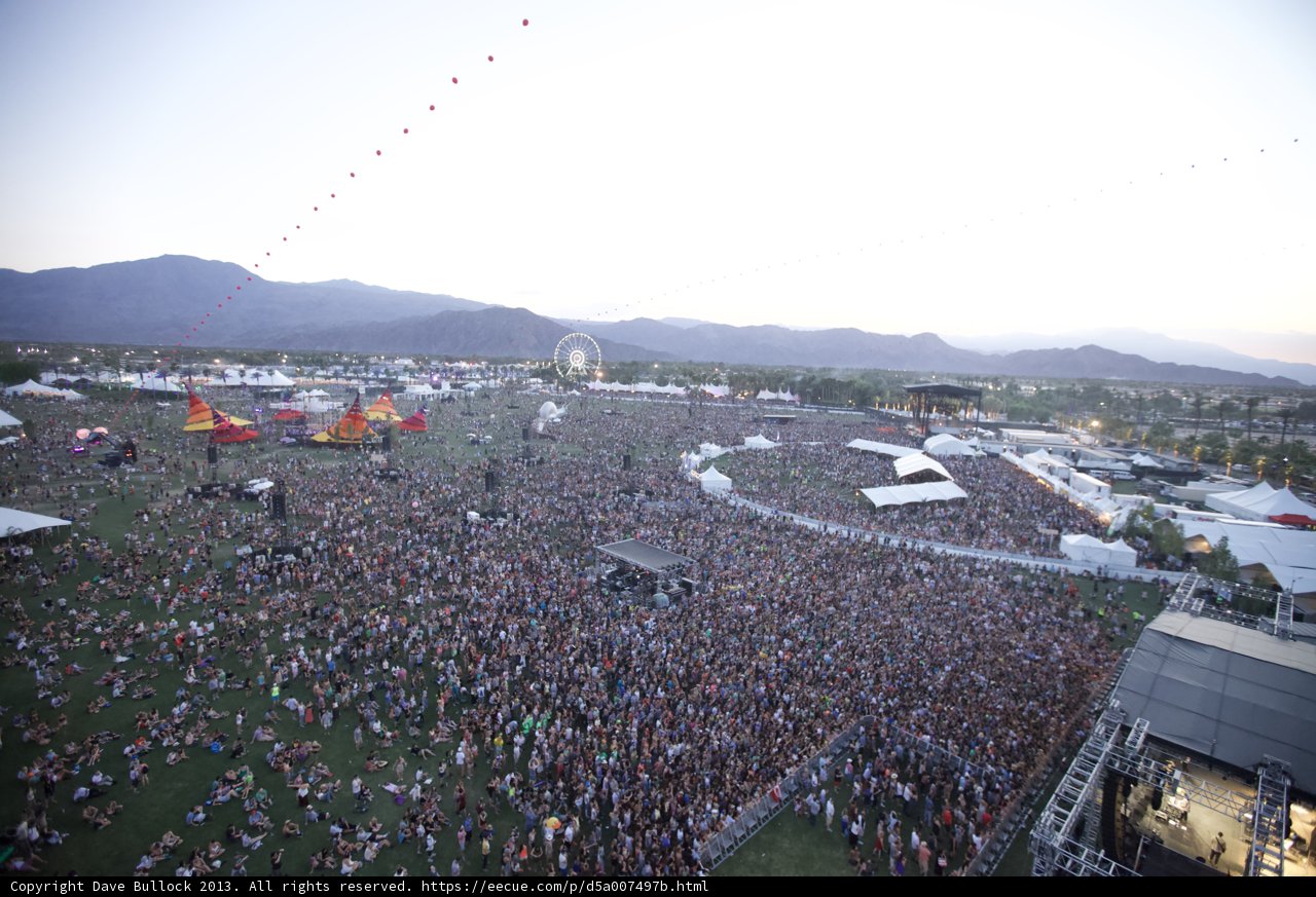 Coachella 2013: Massive Crowd Takes Over the Concert Arena