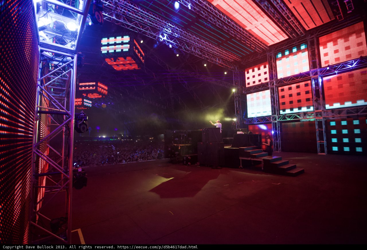 Lights and Architecture Shake the Crowd at Coachella