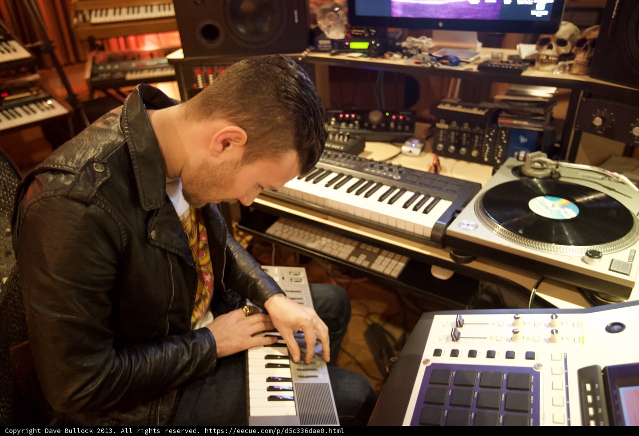 Electronic Keys of Music