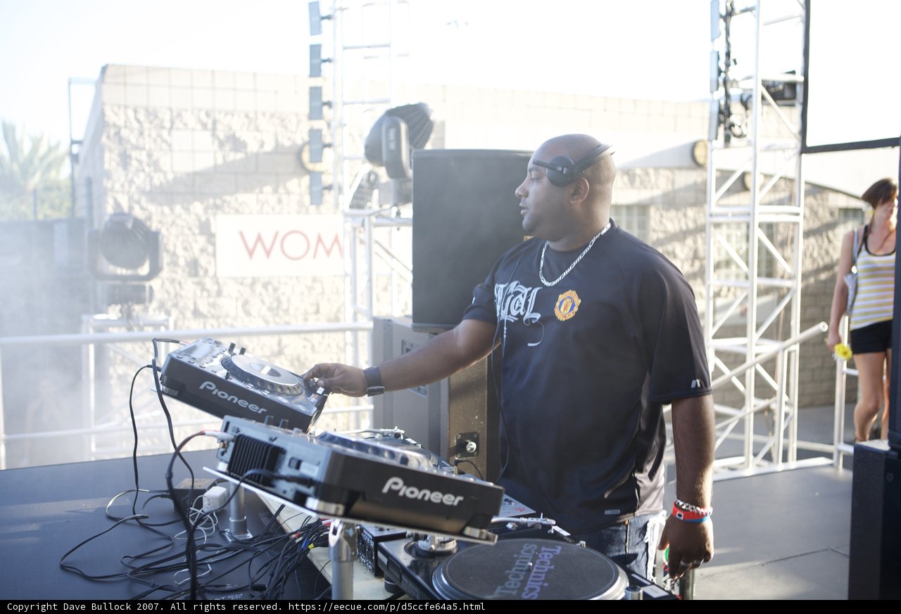 Playing the Beat: DJ Mixer Session in 2007 EDC
