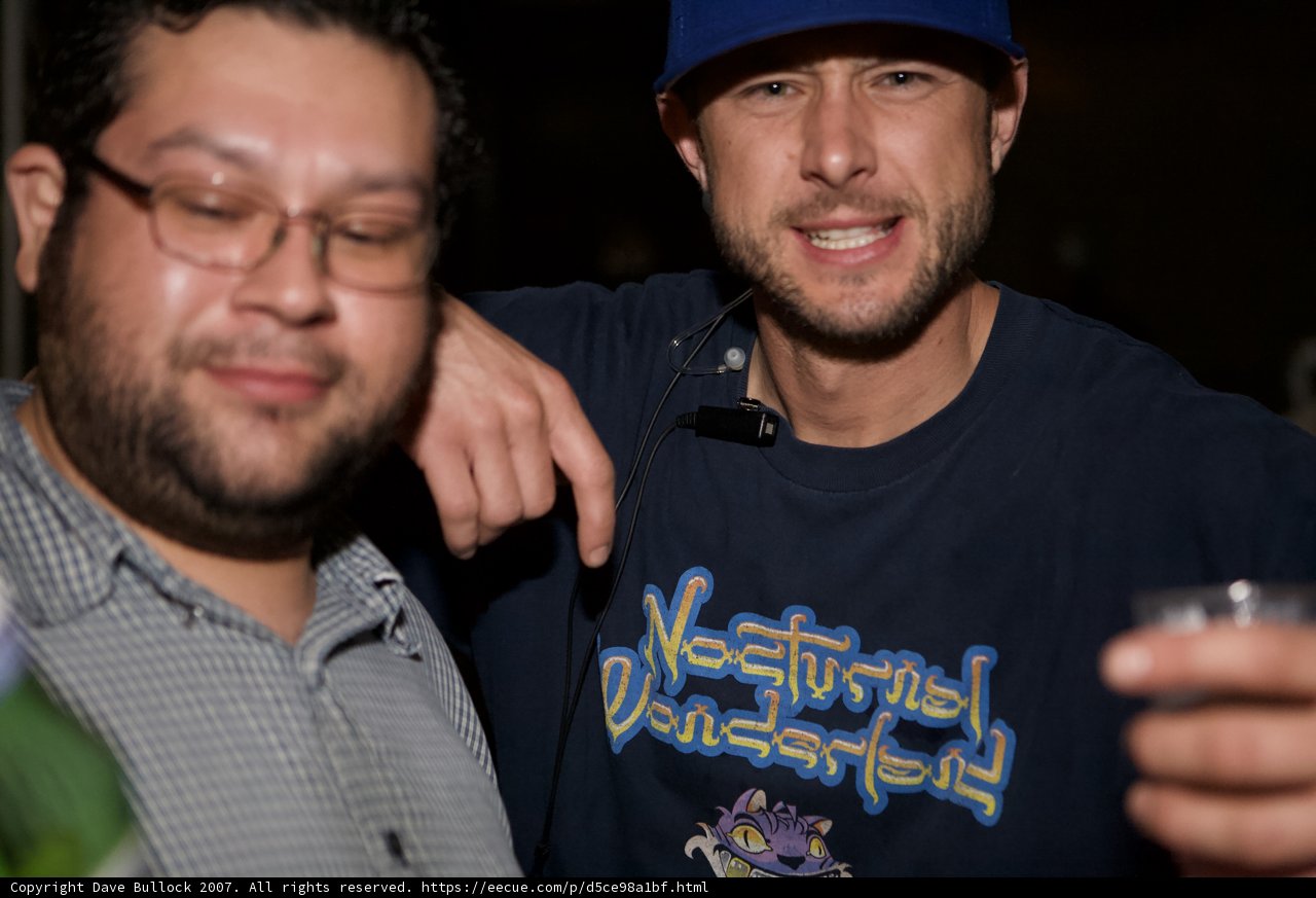 Alexander Bonde enjoying a drink with a friend