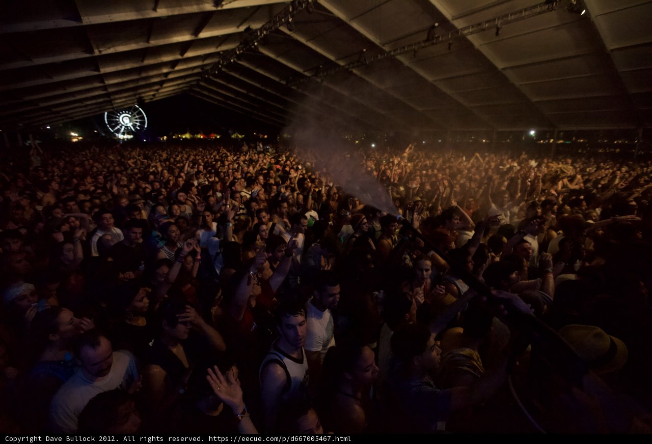 Concertgoers Reach for the Stars