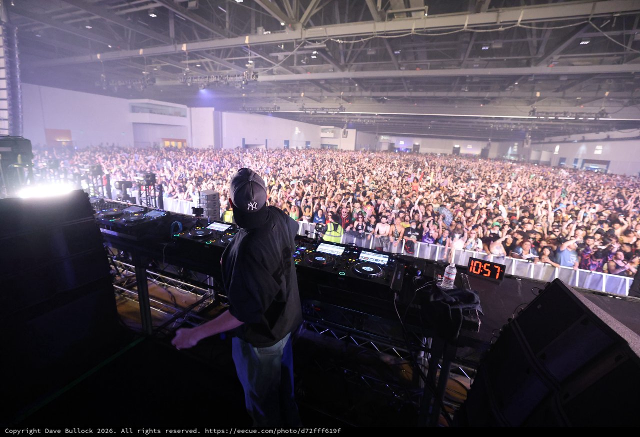 DJ Commands Massive Indoor Crowd at Wobbleland 2026