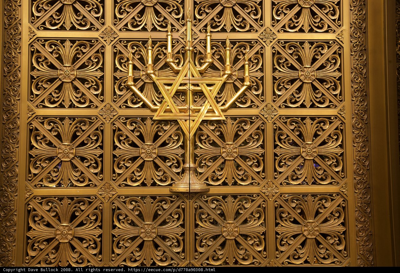 Golden Star of David Shines on Wilshire Temple Wall