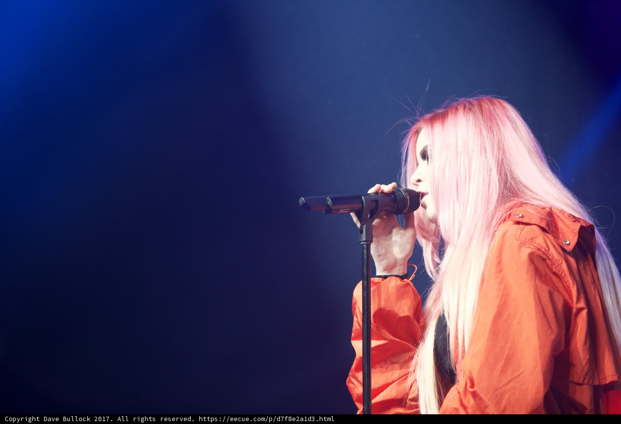Pink-haired Performer Rocks the Mic at Coachella