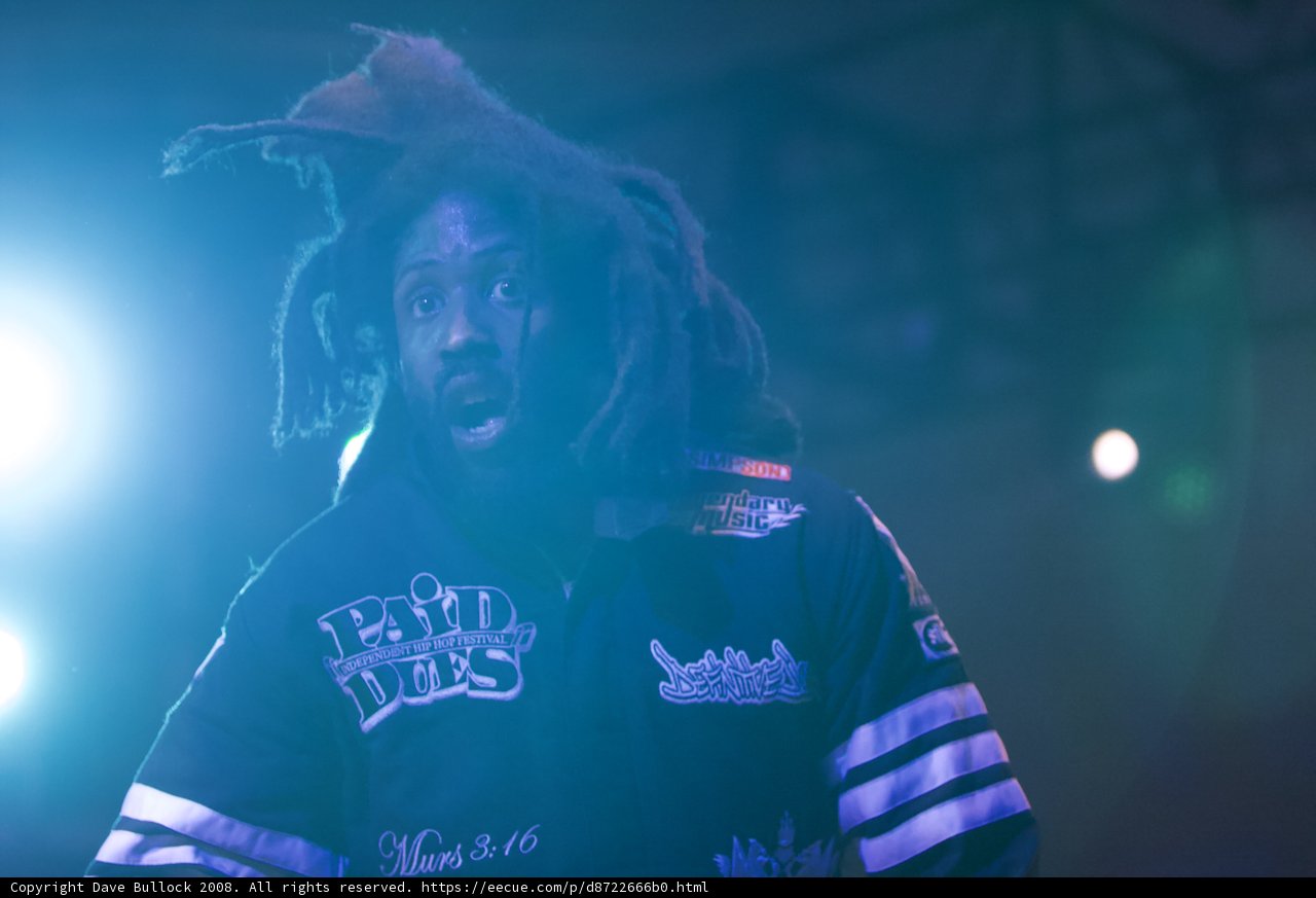 Murs rocks Coachella with his dreadlocks