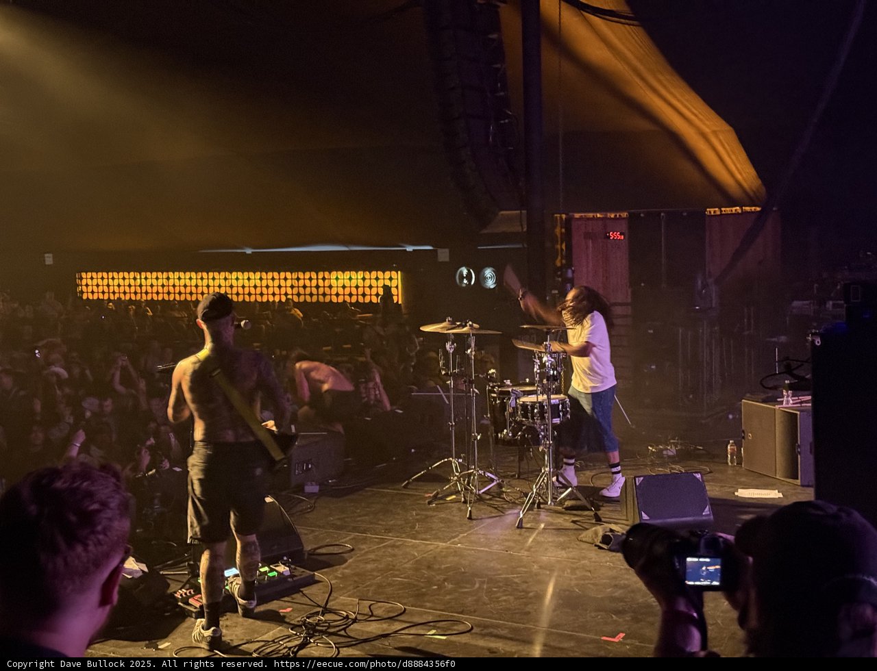 Electrifying Beats Under the Desert Stars