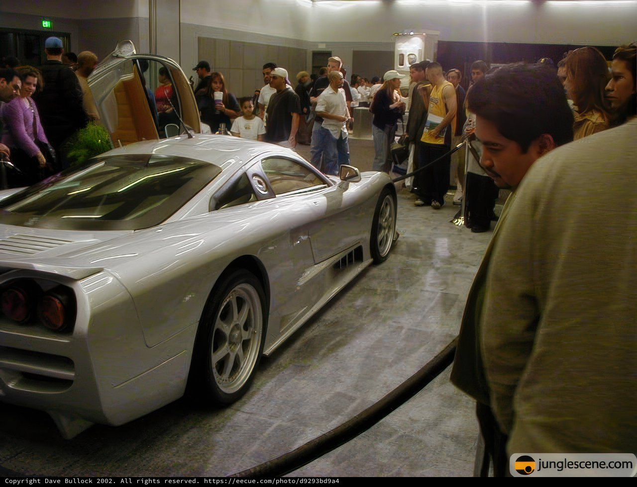 White Sports Car Steals the Show at LA Auto Show 2002