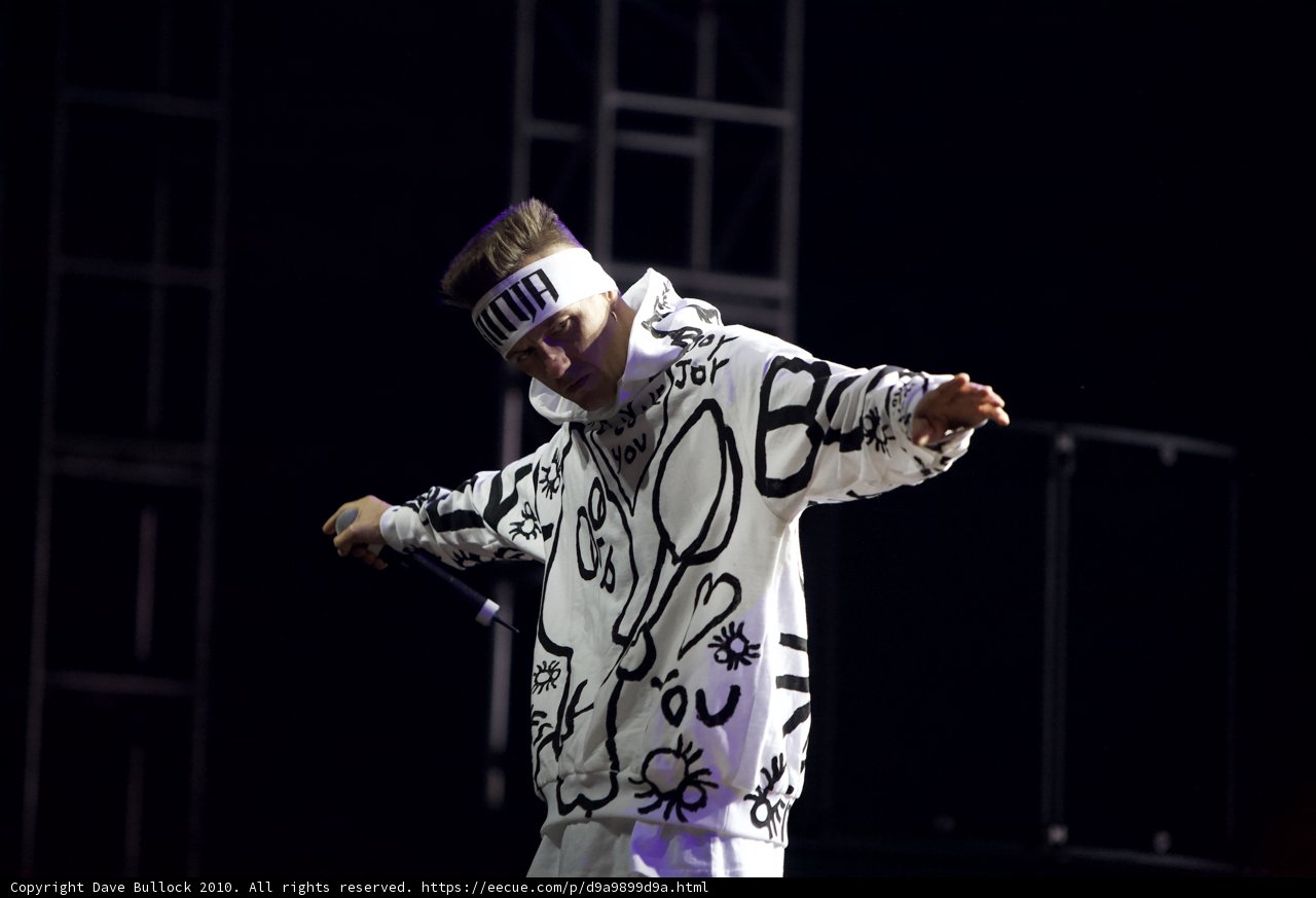 Watkin Tudor Jones rocks Coachella in white hoodie
