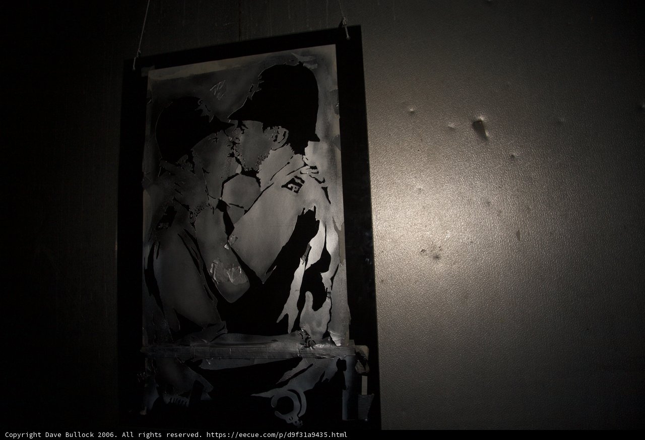 A Modern-Bodied Kissing Portrait
