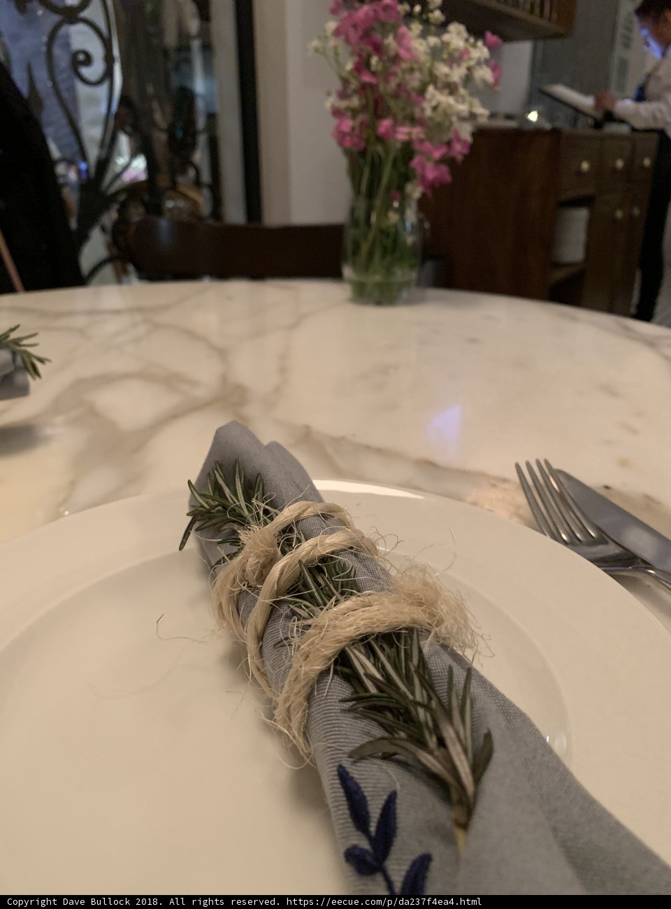 A Simple and Elegant Flower Arrangement