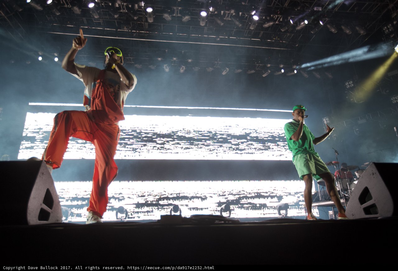 Green Outfits Rocking the Crowd