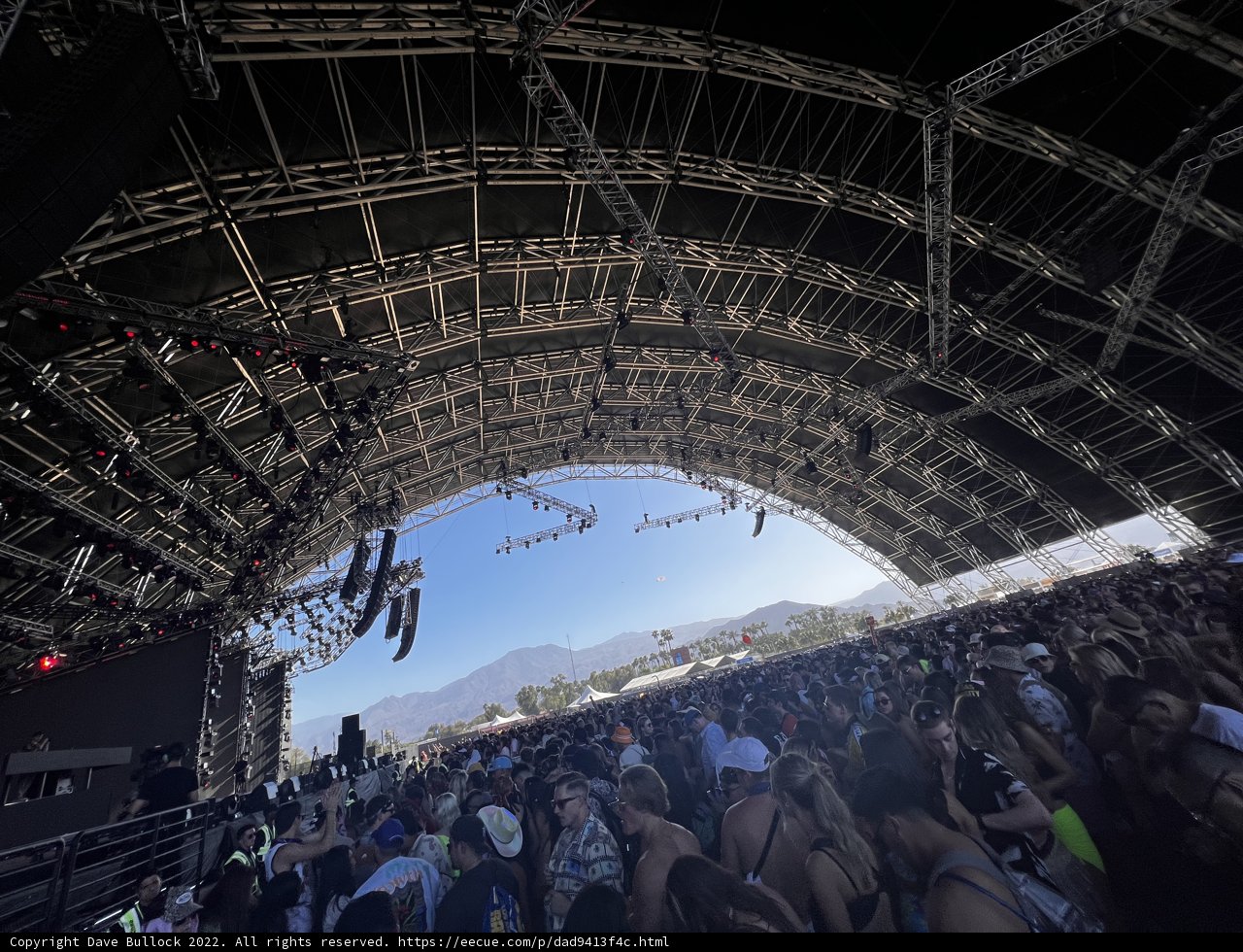 Mariana Mazza Performs for a Thronging Crowd at a Music Festival