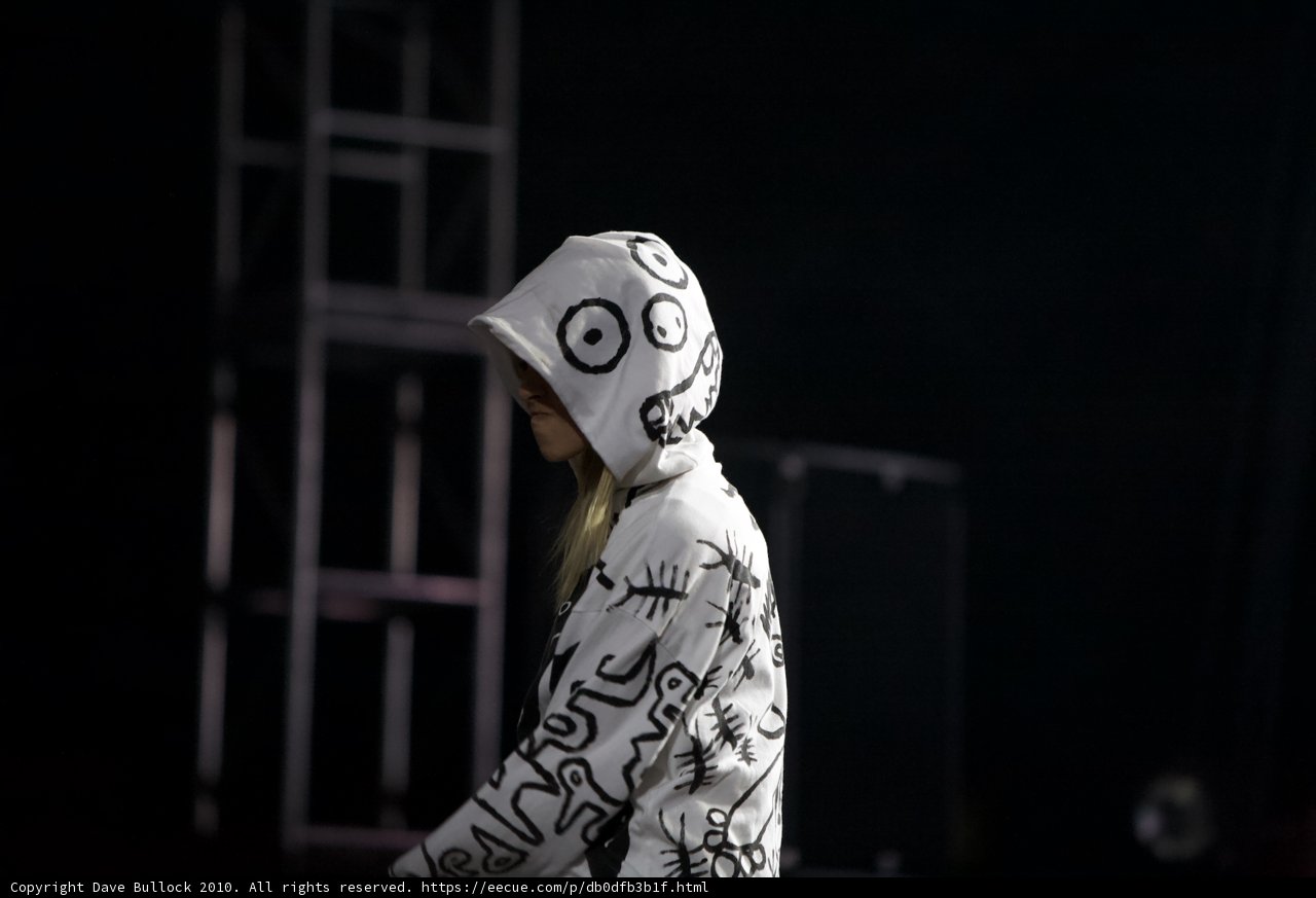 Hooded Soloist