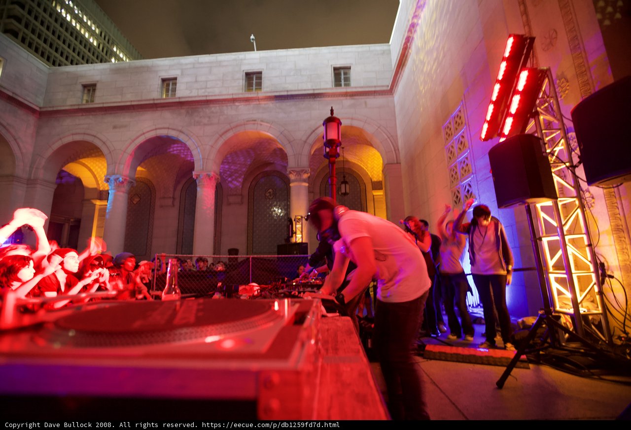 Urban Nightlife with DJ
