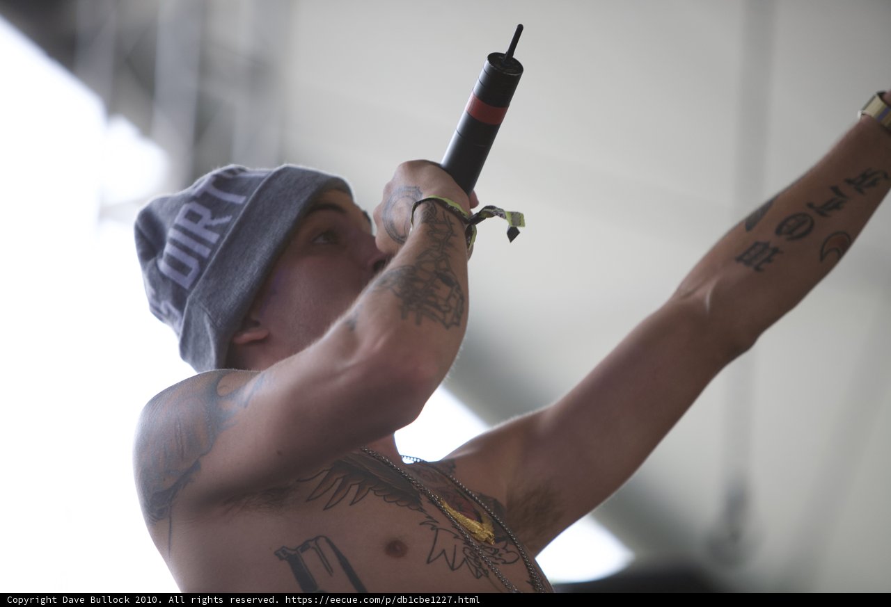 Tattooed Performer Takes the Stage