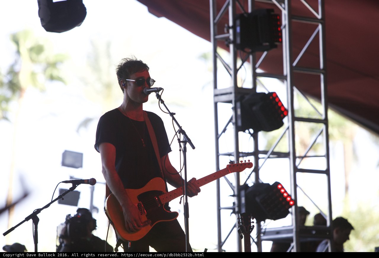 Solo Performance: The Guitarist in the Spotlight