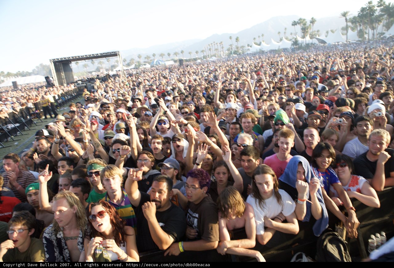Coachella 2007: Massive Crowd at Outdoor Music Festival