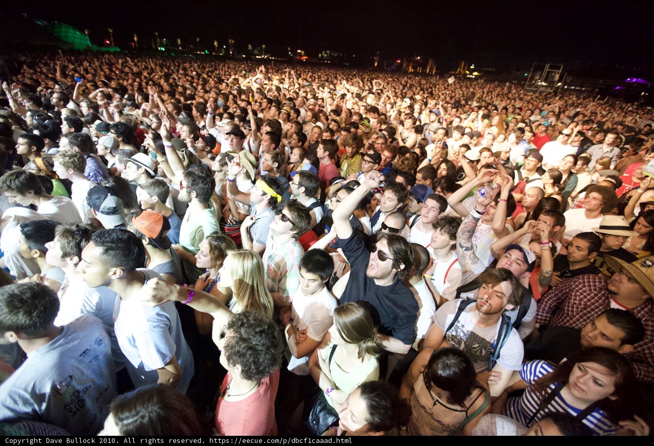 Cochella Crowd Goes Wild