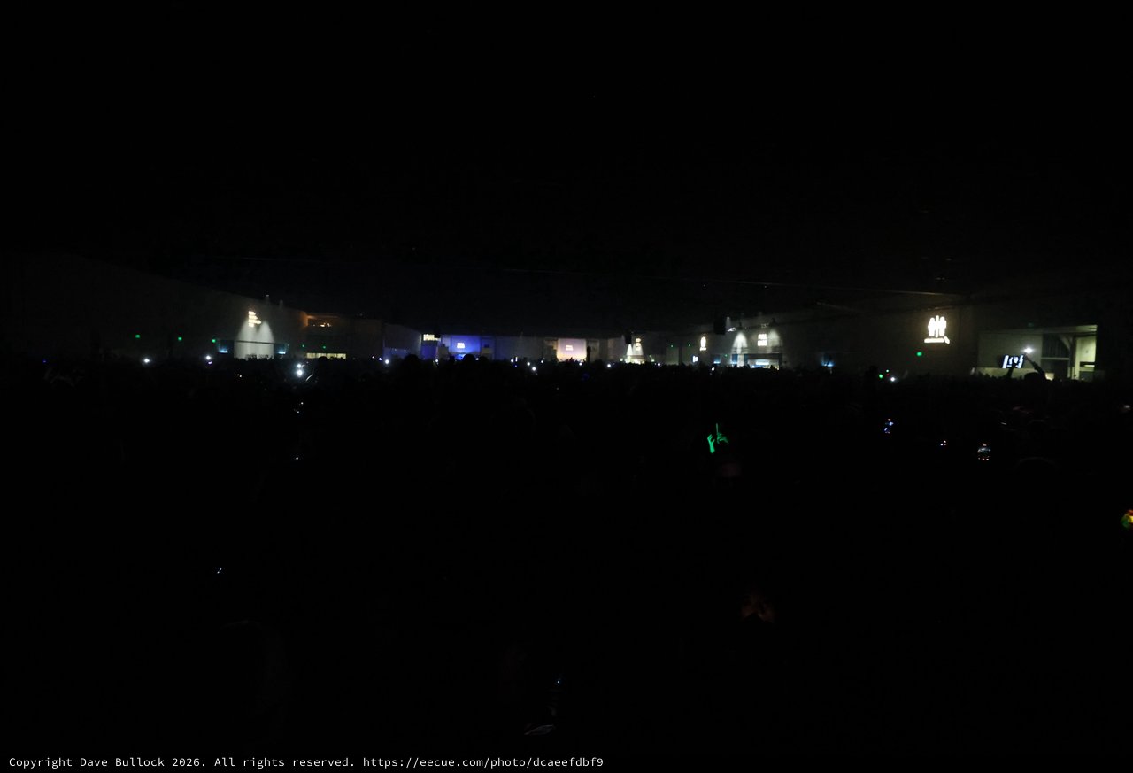 Vast Dark Crowd at Wobbleland Festival Night