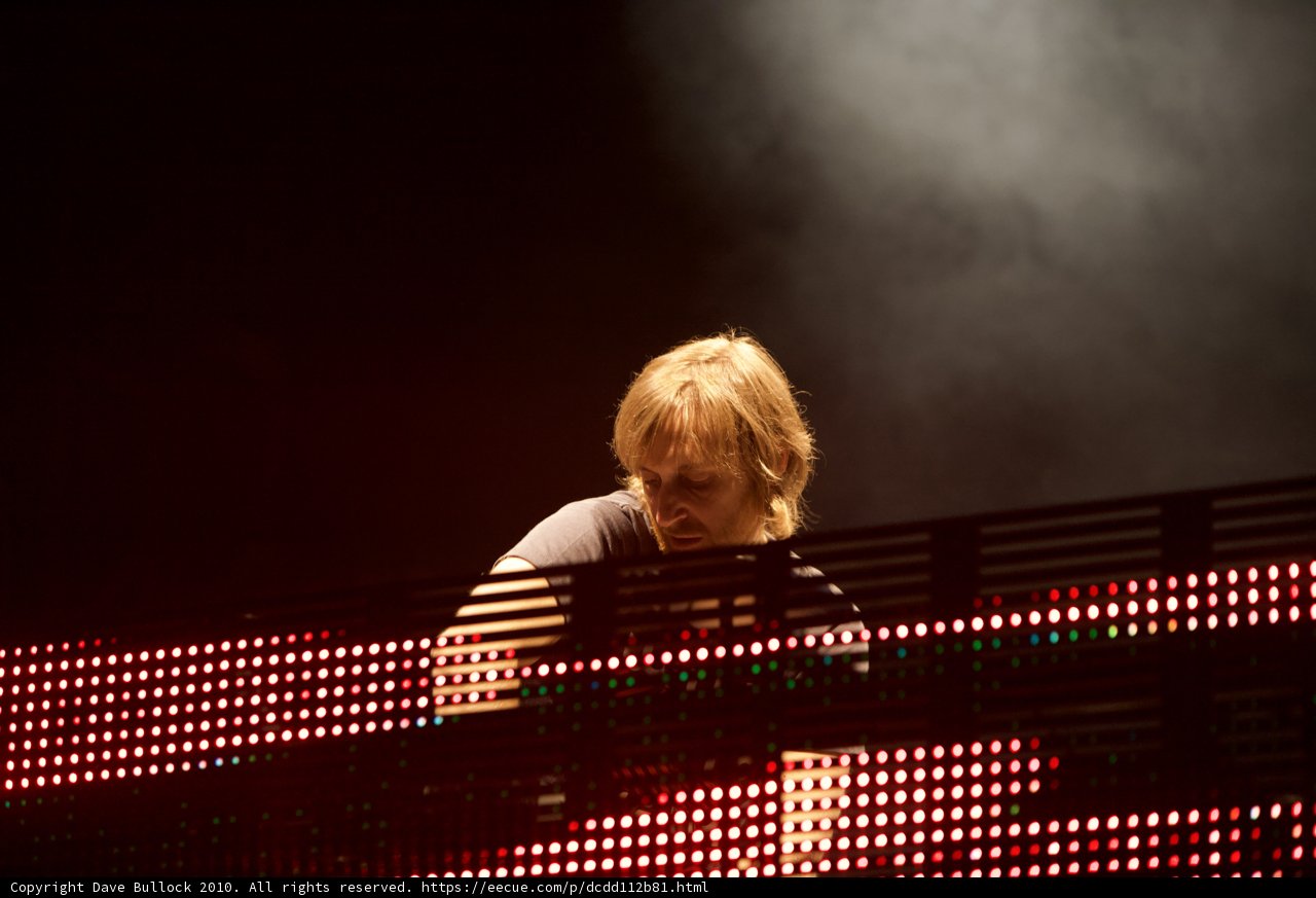 David Guetta electrifies the crowd with his DJ set