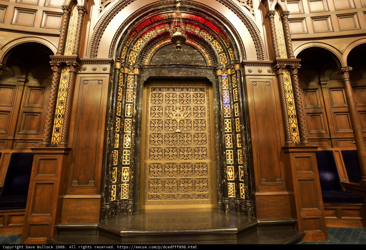 Entrance to the Wilshire Temple