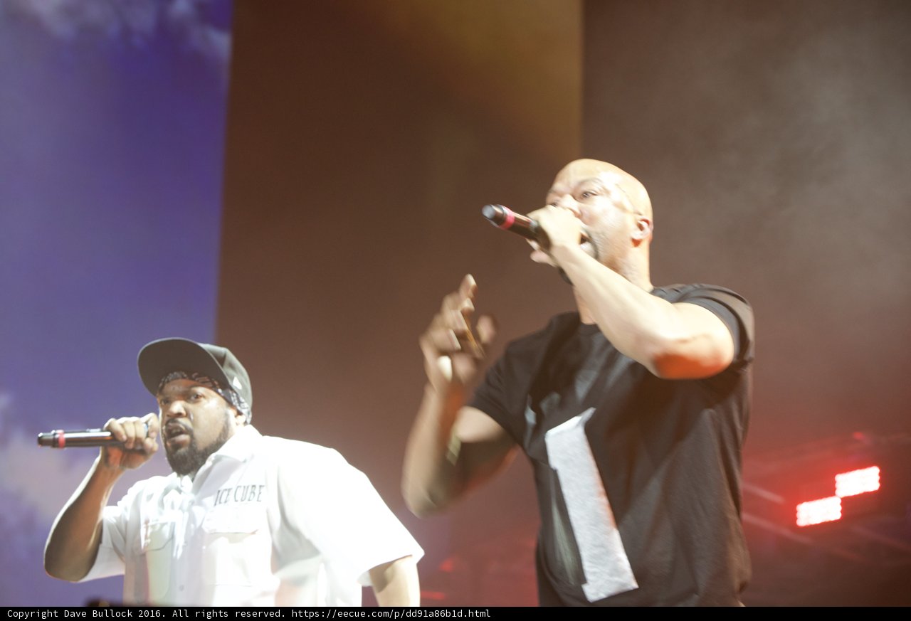 Ice Cube and Guest Performer Command the Stage