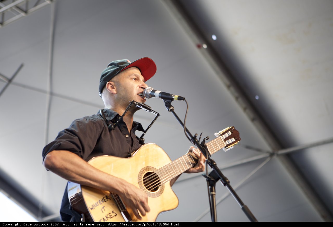 Tom Morello rocks Coachella with his acoustic guitar