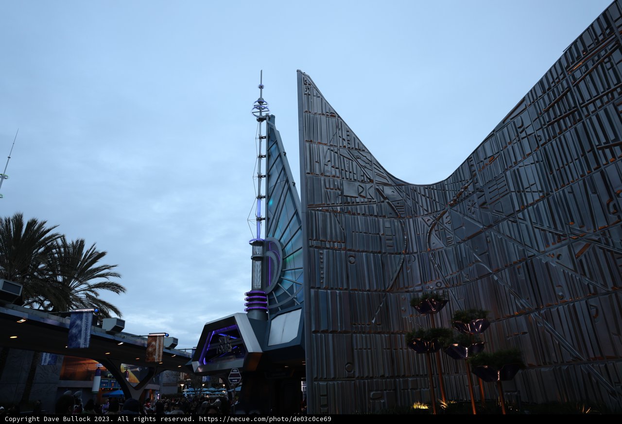 The Grand Disneyland Resort: A New Landmark of the Metropolis