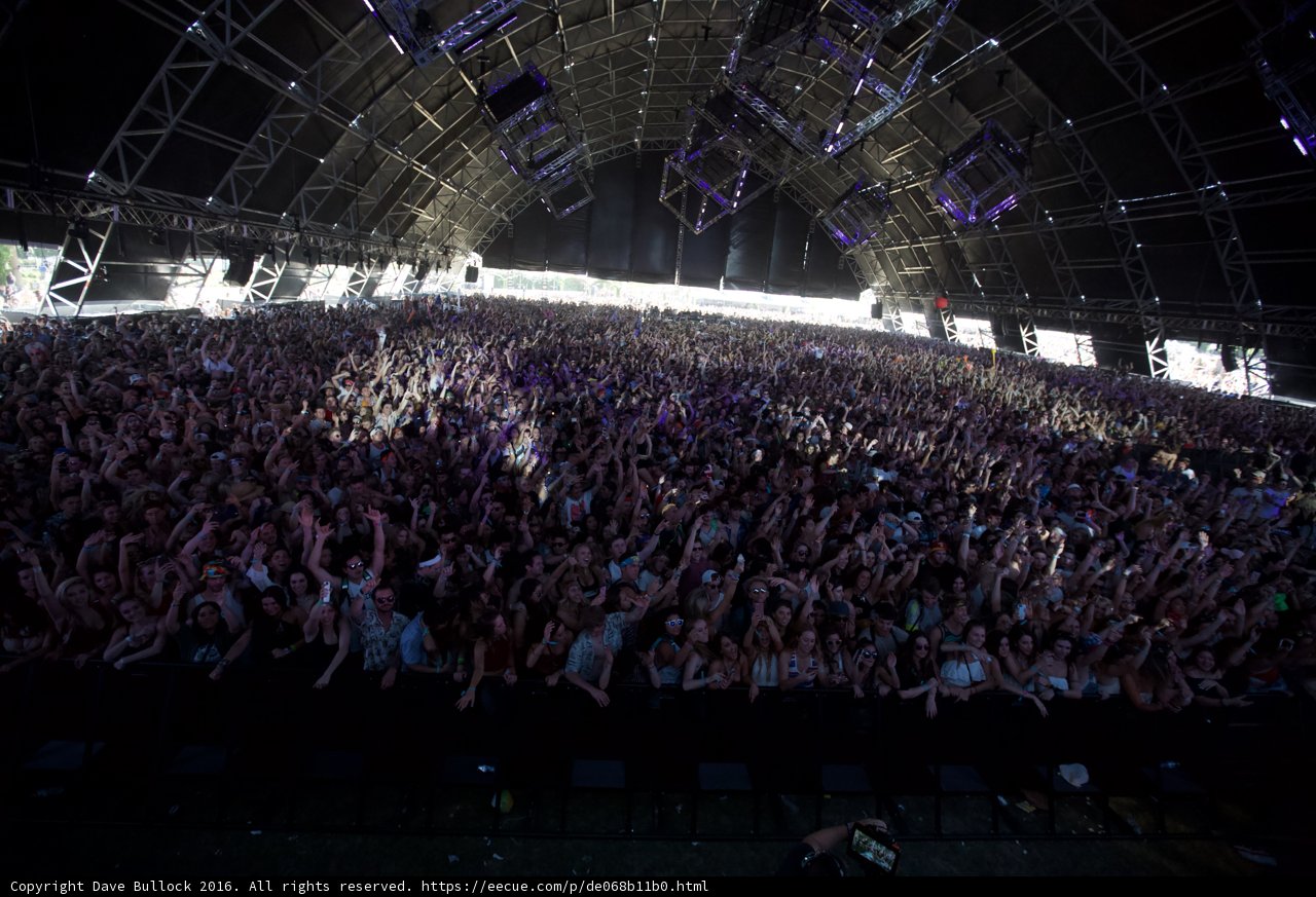 Massive Crowd Rocks Out at Coachella 2016