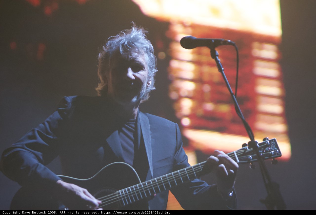 Roger Waters' Electrifying Solo Performance