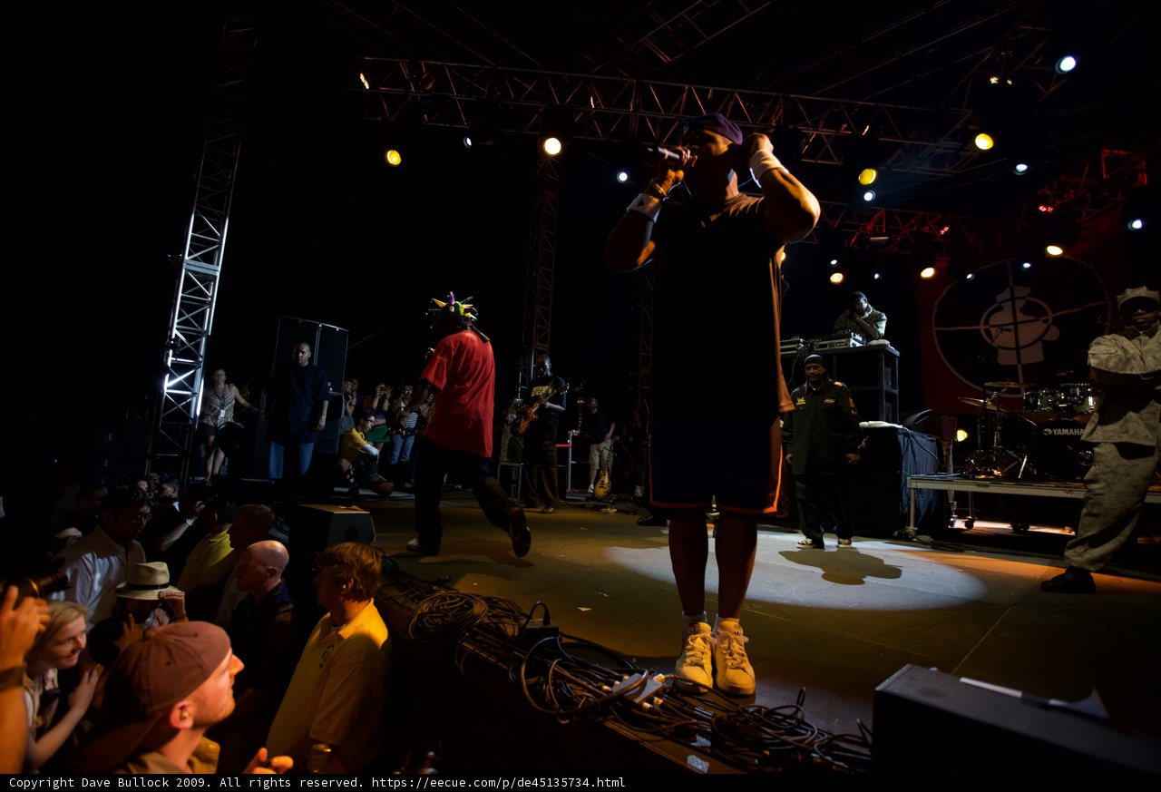 Rockin' the Stage: An Entertainer's Spotlight
