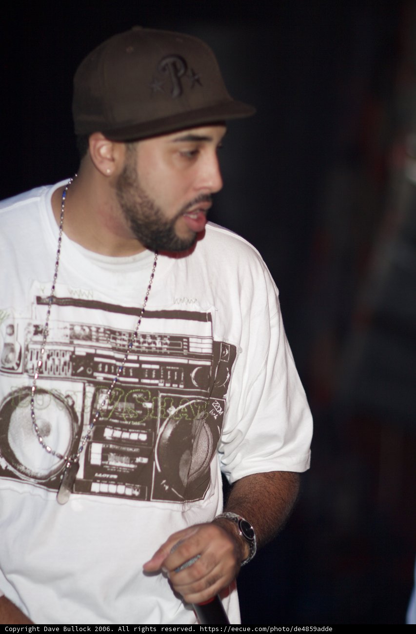 Classic White Tee and Baseball Cap Combo