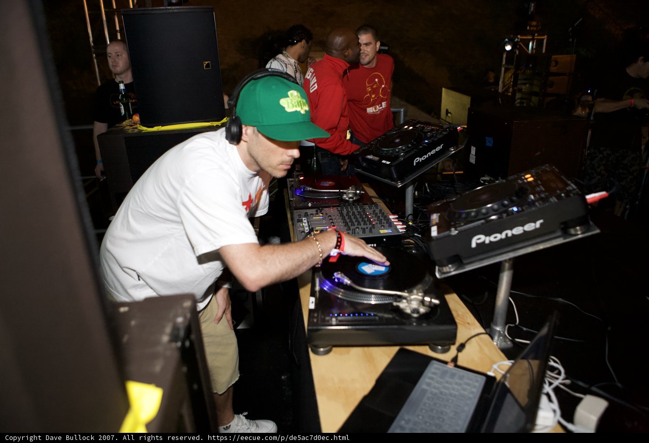 DJ Lenny R in Action