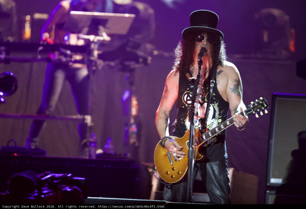 Slash Shreds at Guns N Roses Concert in Atlanta