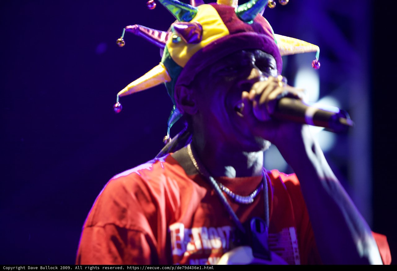Flavor Flav wows crowds at Coachella 2009