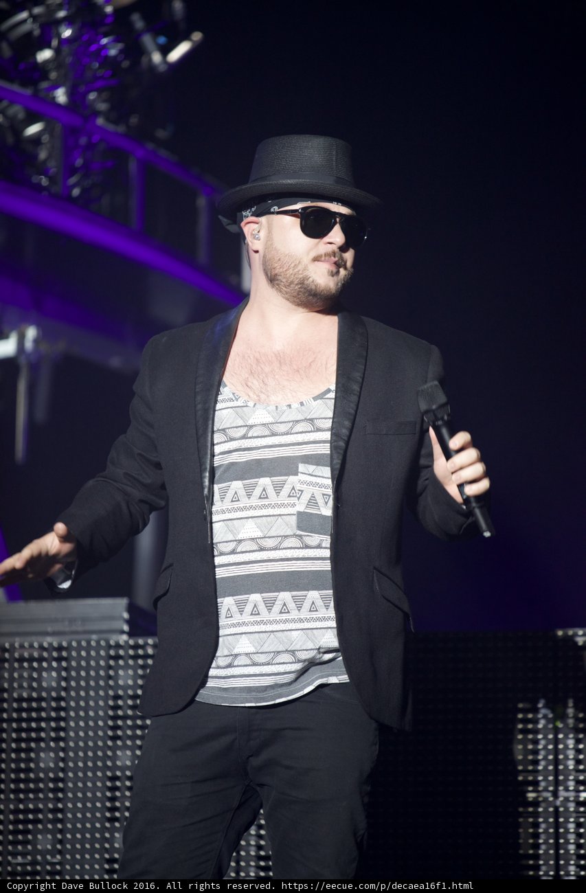 Solo Performer Takes the Stage
