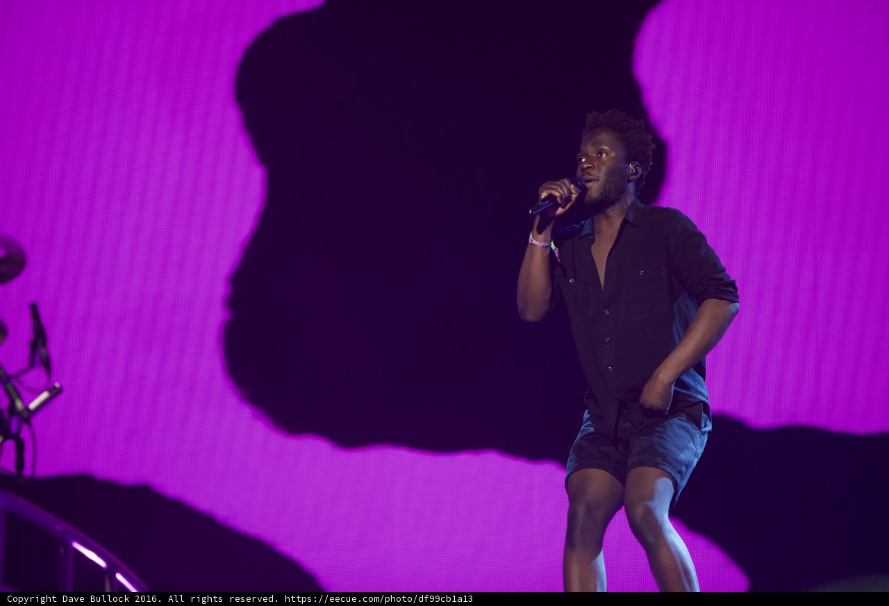 Kwabs Takes Center Stage