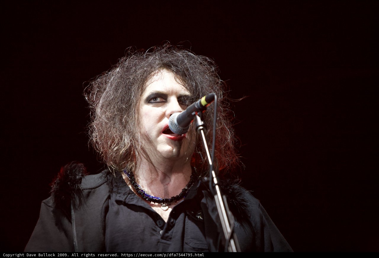 Robert Smith serenades London at The Cure concert