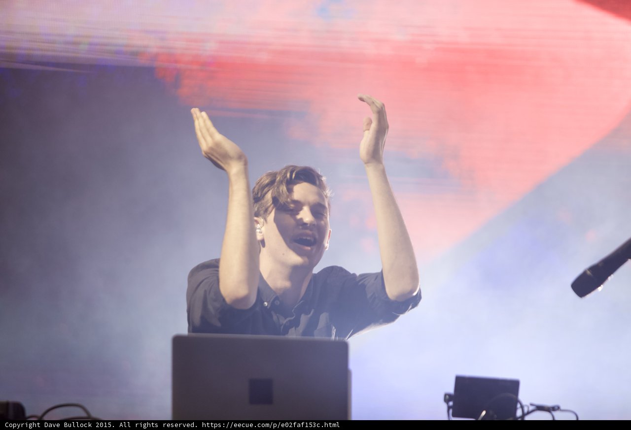 Flume Clapping Red White Haze