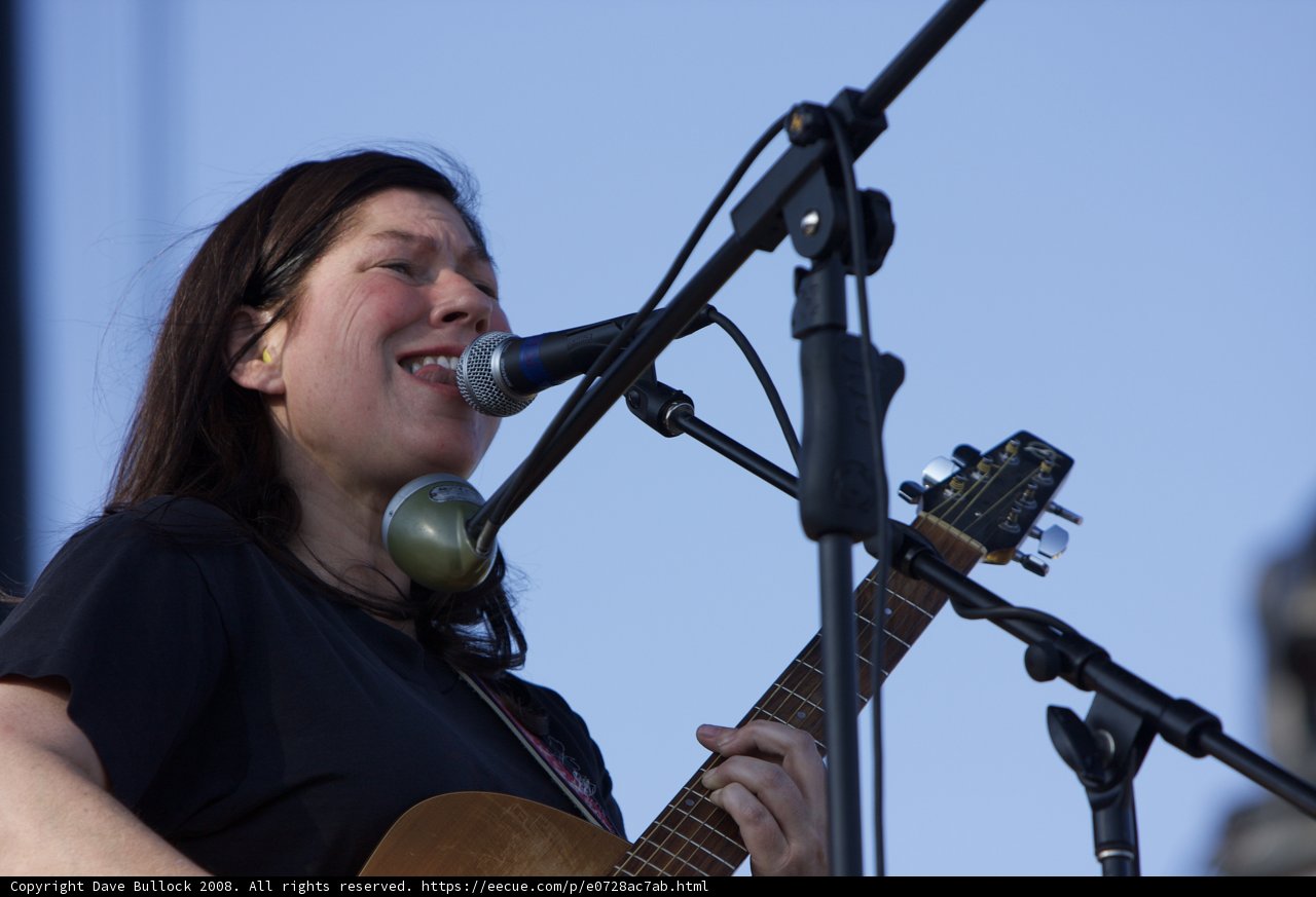 Kim Deal's Acoustic Set at 2008 Coachella
