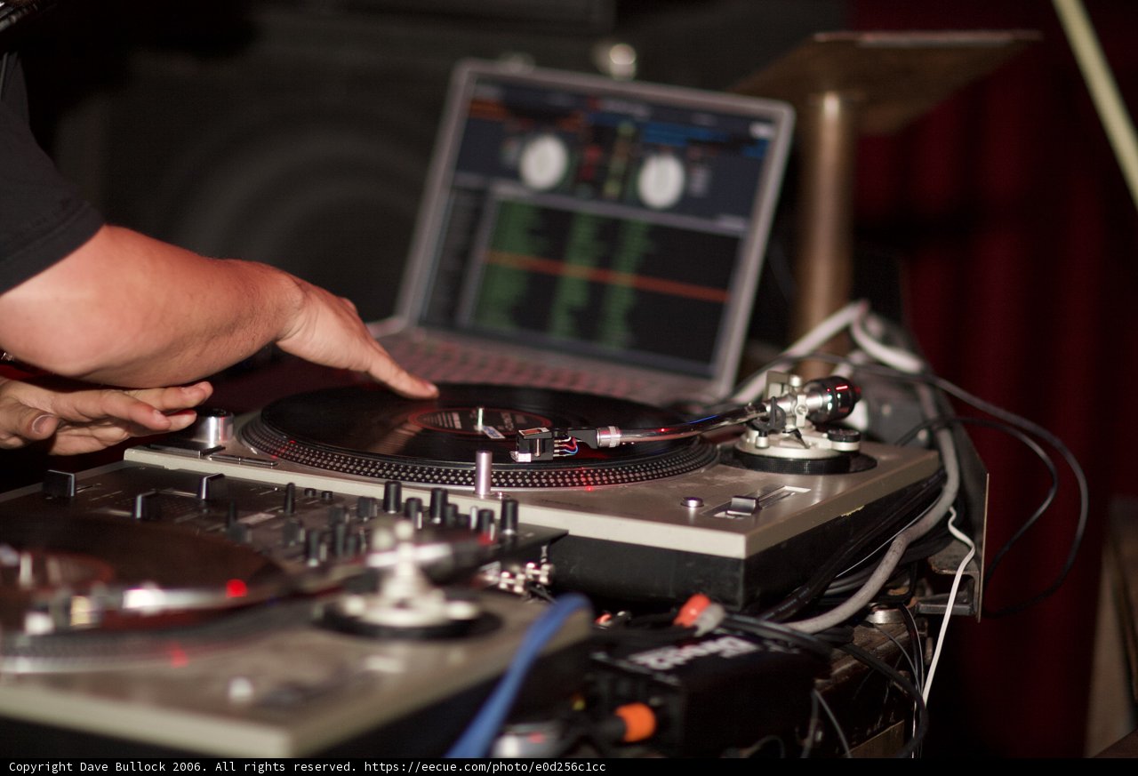 DJ Set in Full Swing