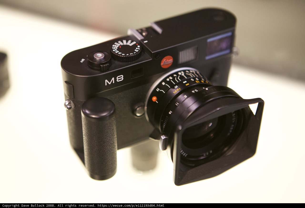 A Sleek Digital Camera for Photography Enthusiasts
