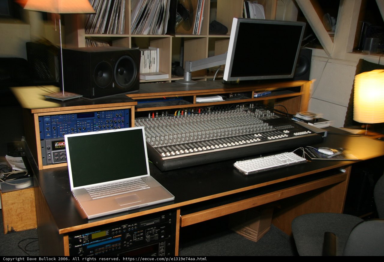 Dual-Monitor Music Production with Laptop and Speakers