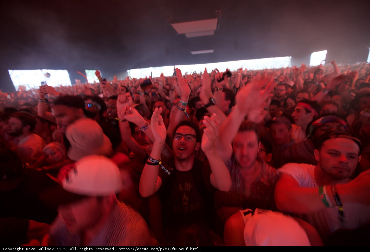 Sahara Crowd Red Energy