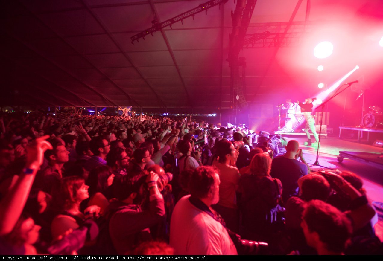 Coachella 2011, Friday Night Fever