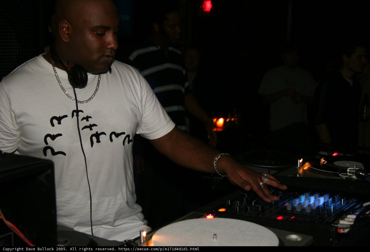 The Entertainer on the Turntables